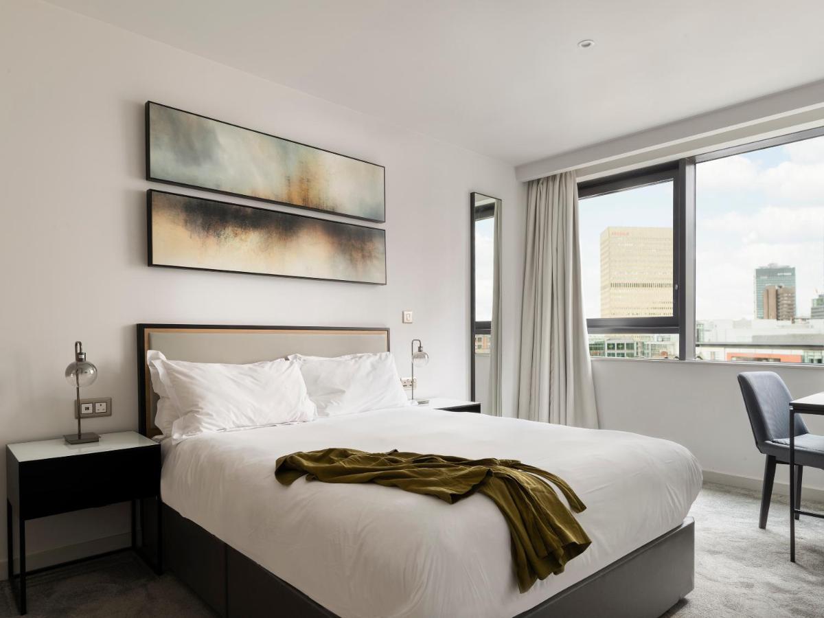 Citysuites Aparthotel Manchester Esterno foto A bedroom at the hotel